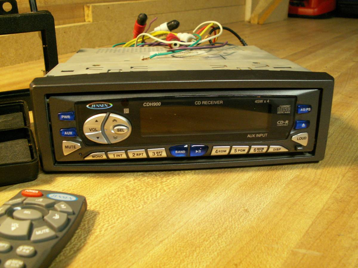 Jensen car stereo CD aux input for mp3 or DVD